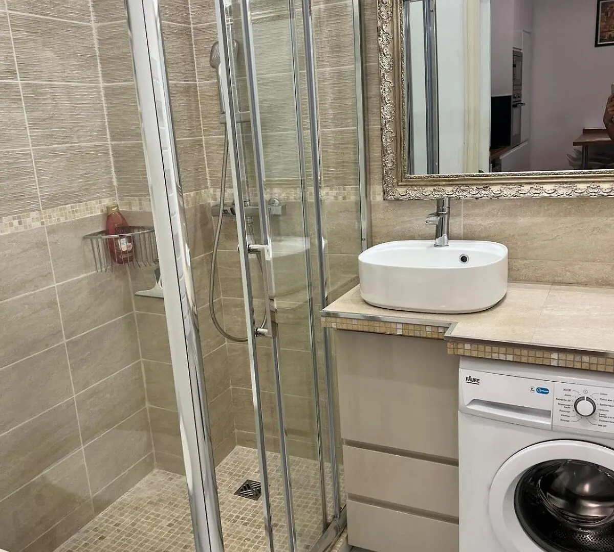 Apartment T2 Centre Ville De Nice Face De La Gare Routiere Nice Ville France